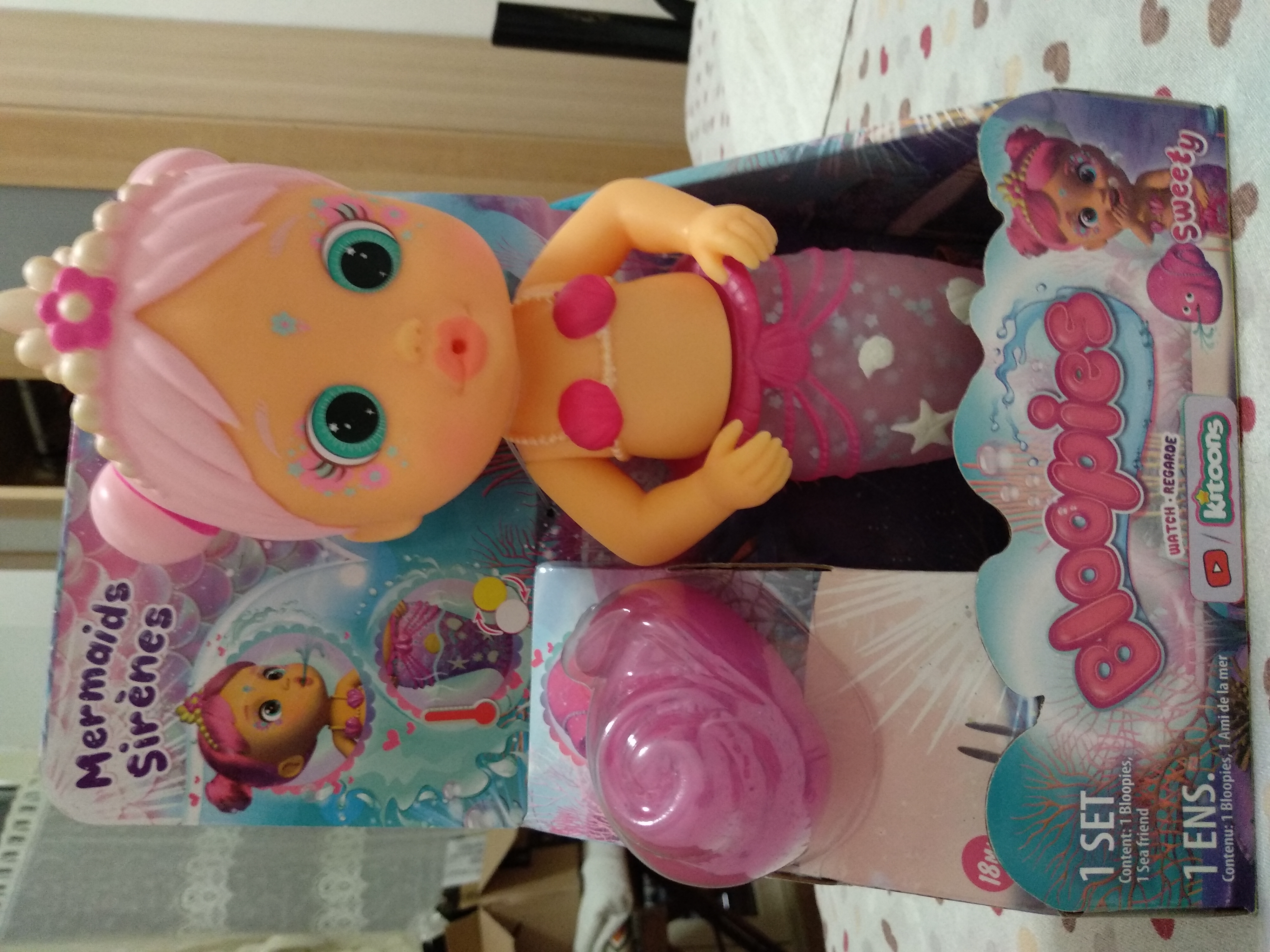 Bloopies Sirenetta Sweety Bambola Bagnetto Coda Cambia Colore