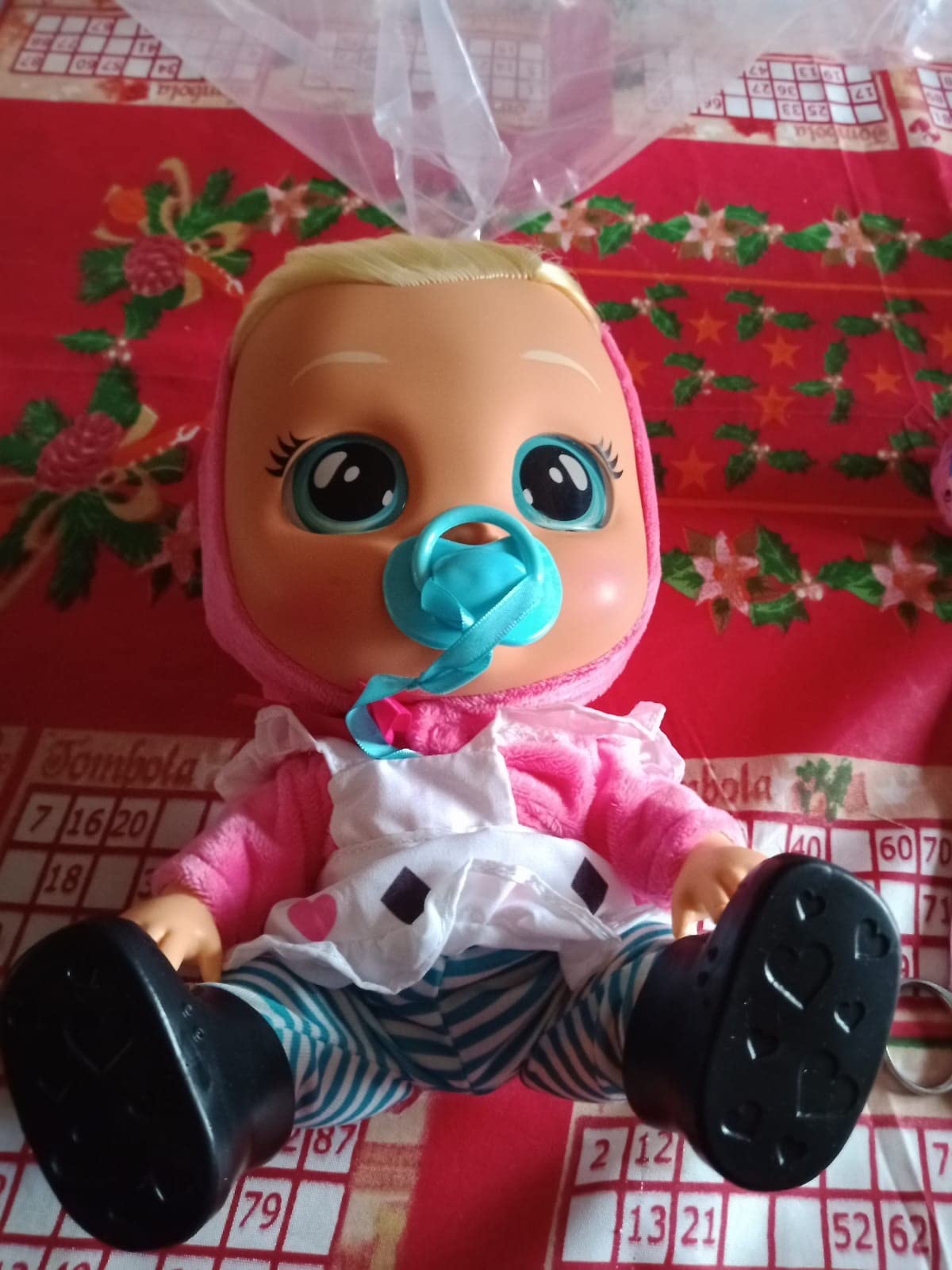 CRY BABIES Magic Tears Storyland Scarlet bambola rossa