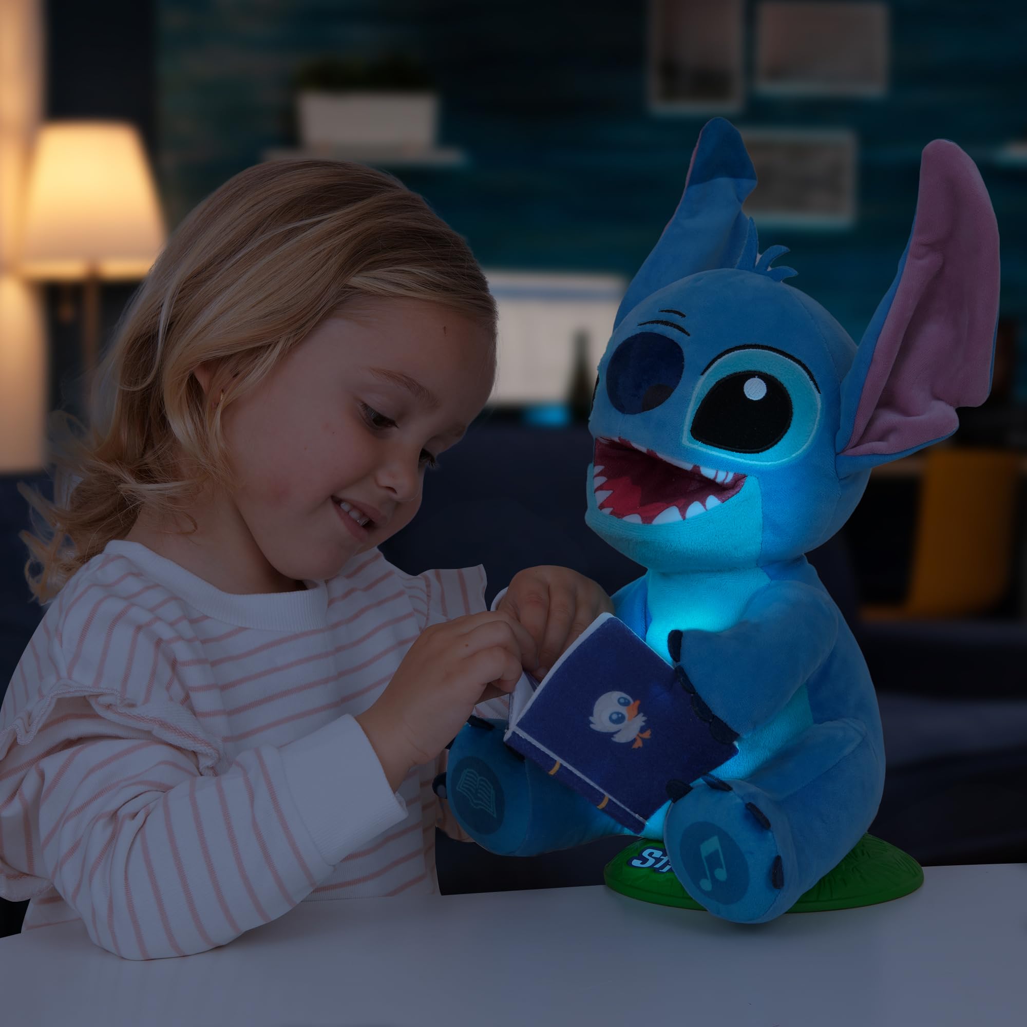 IMC Toys Stitch Storyteller peluche interattivo canta storie