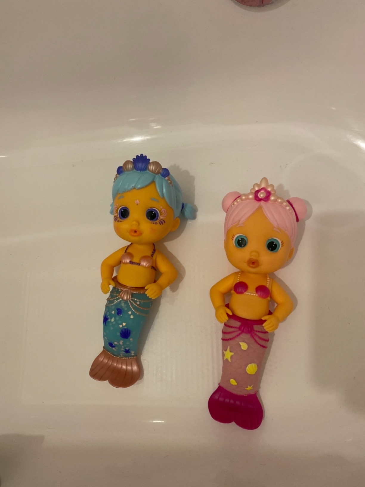 Imc Toys Bloopies Sirenetta Lovely bambola sirena bagnetto coda cambia colore