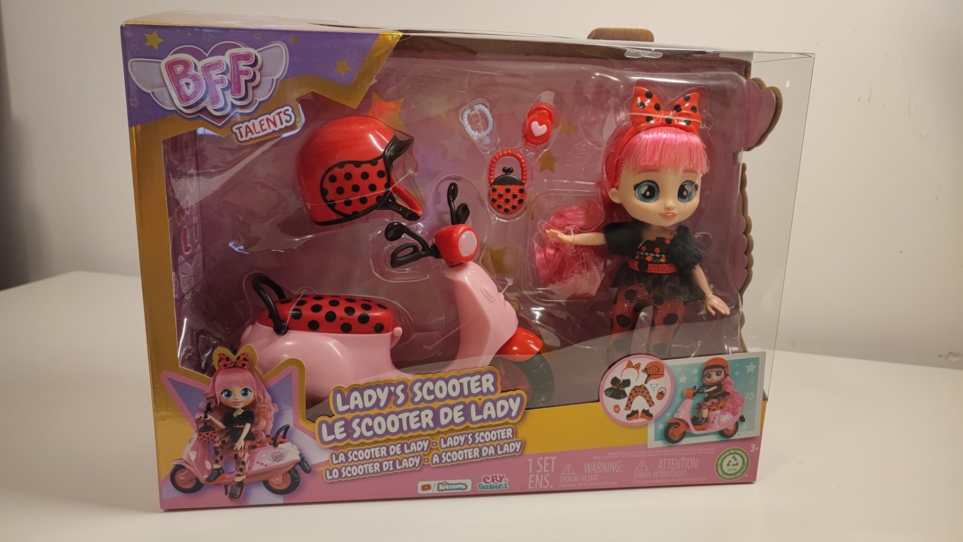 BFF by Cry Babies Lady bambola con scooter e 10 accessori