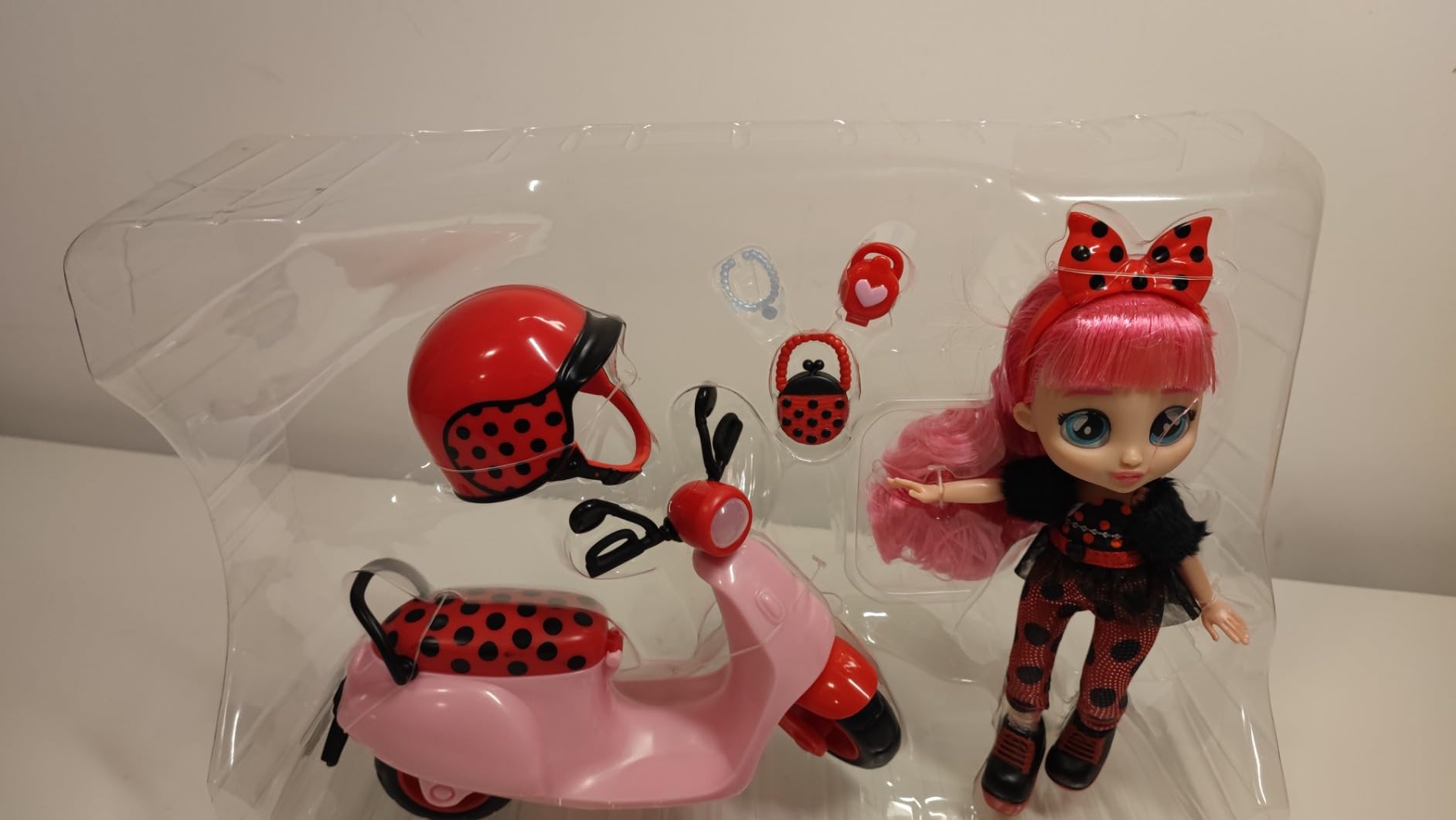 BFF by Cry Babies Lady bambola con scooter e 10 accessori