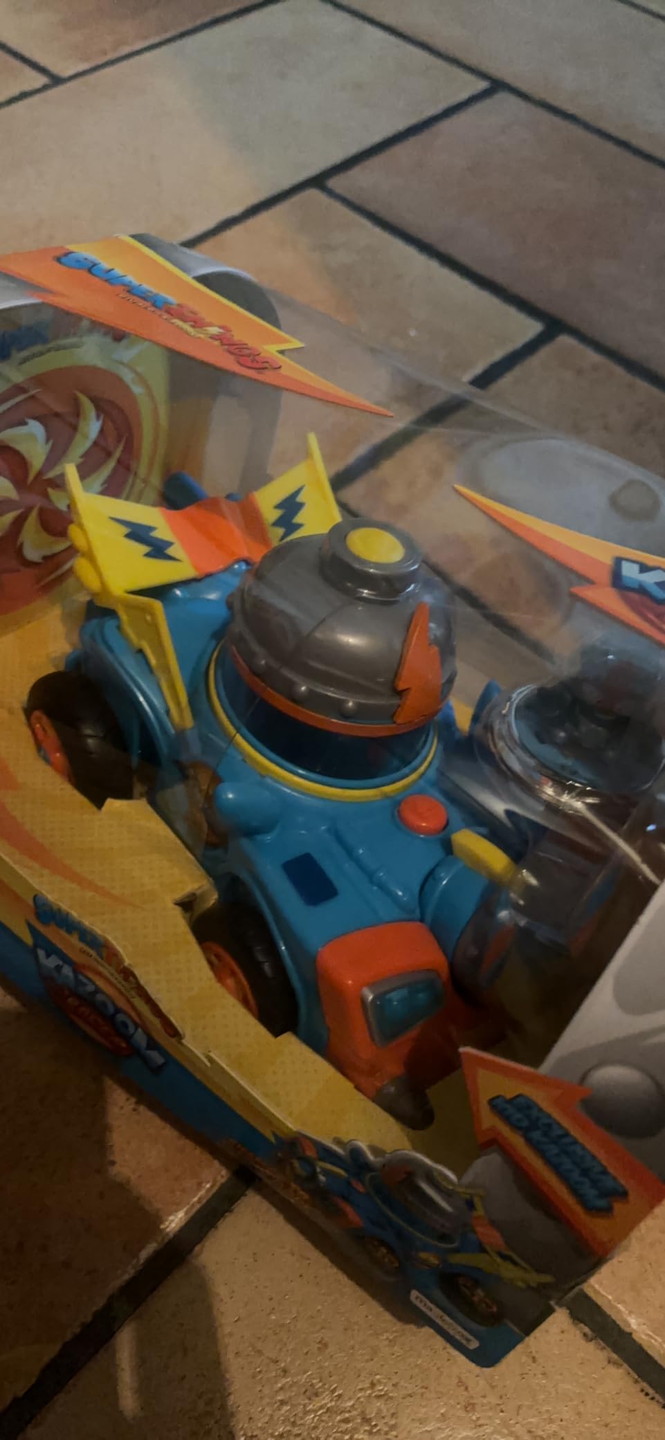 Superthings Kazoom Racer veicolo Kid Kazoom lanciatore spinner
