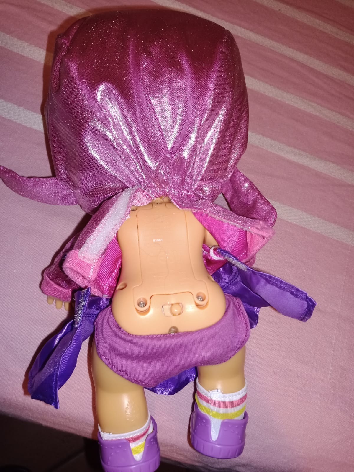 Imc Toys Cry Babies Kiss Me Stella bambola narvalo rosa arrossisce