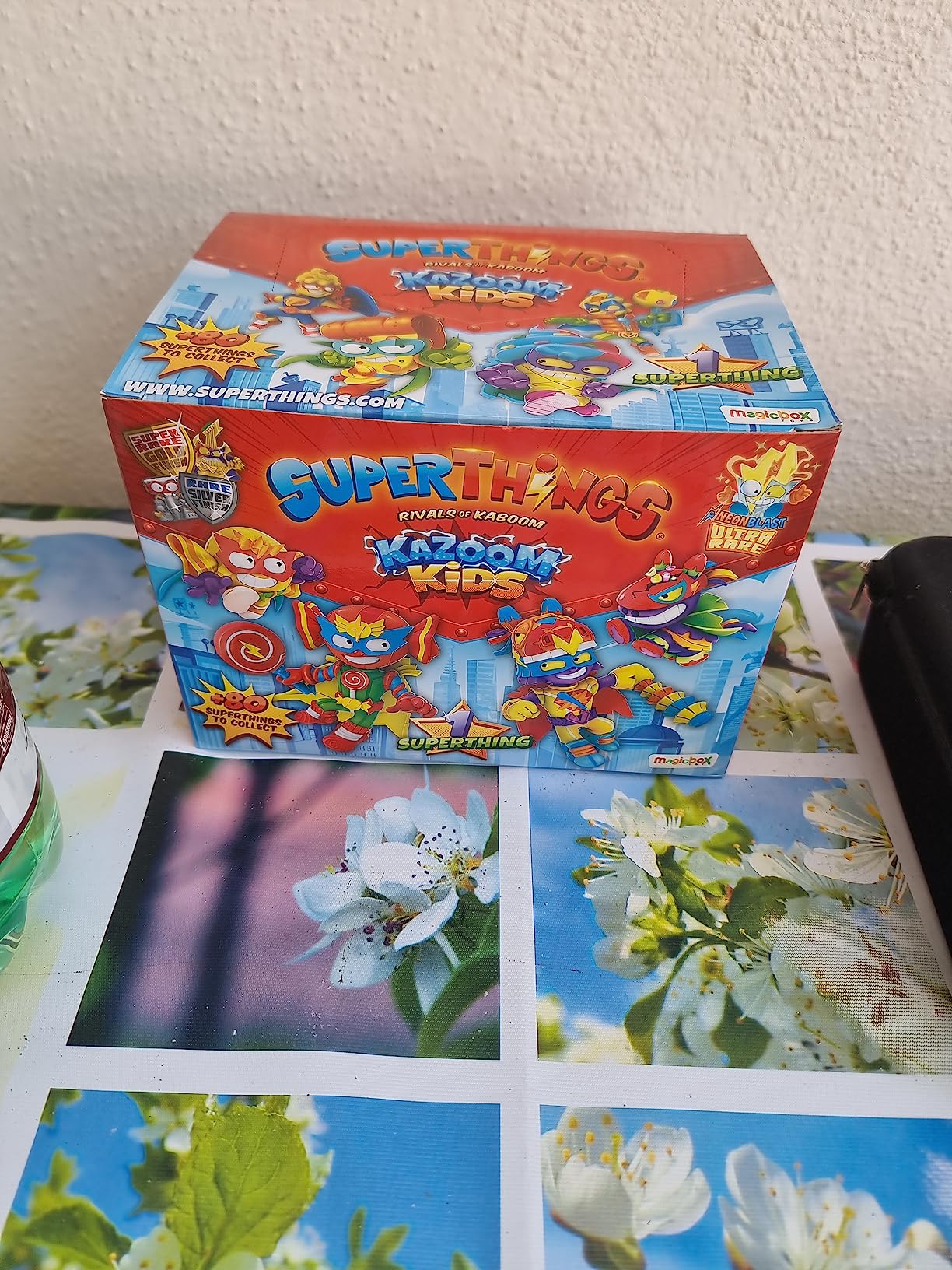 Superthings Serie 1 box 50 bustine collezionabili