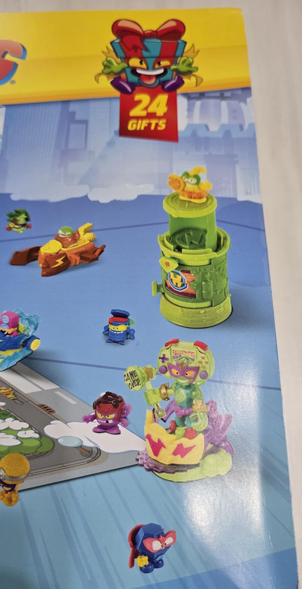 SUPERTHINGS Calendario dell’Avvento Natalizio 24 Sorprese Mini Figure