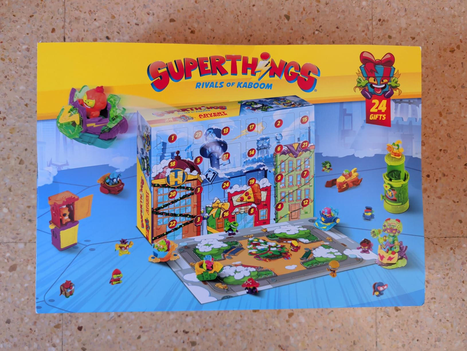 SUPERTHINGS Calendario dell’Avvento Natalizio 24 Sorprese Mini Figure