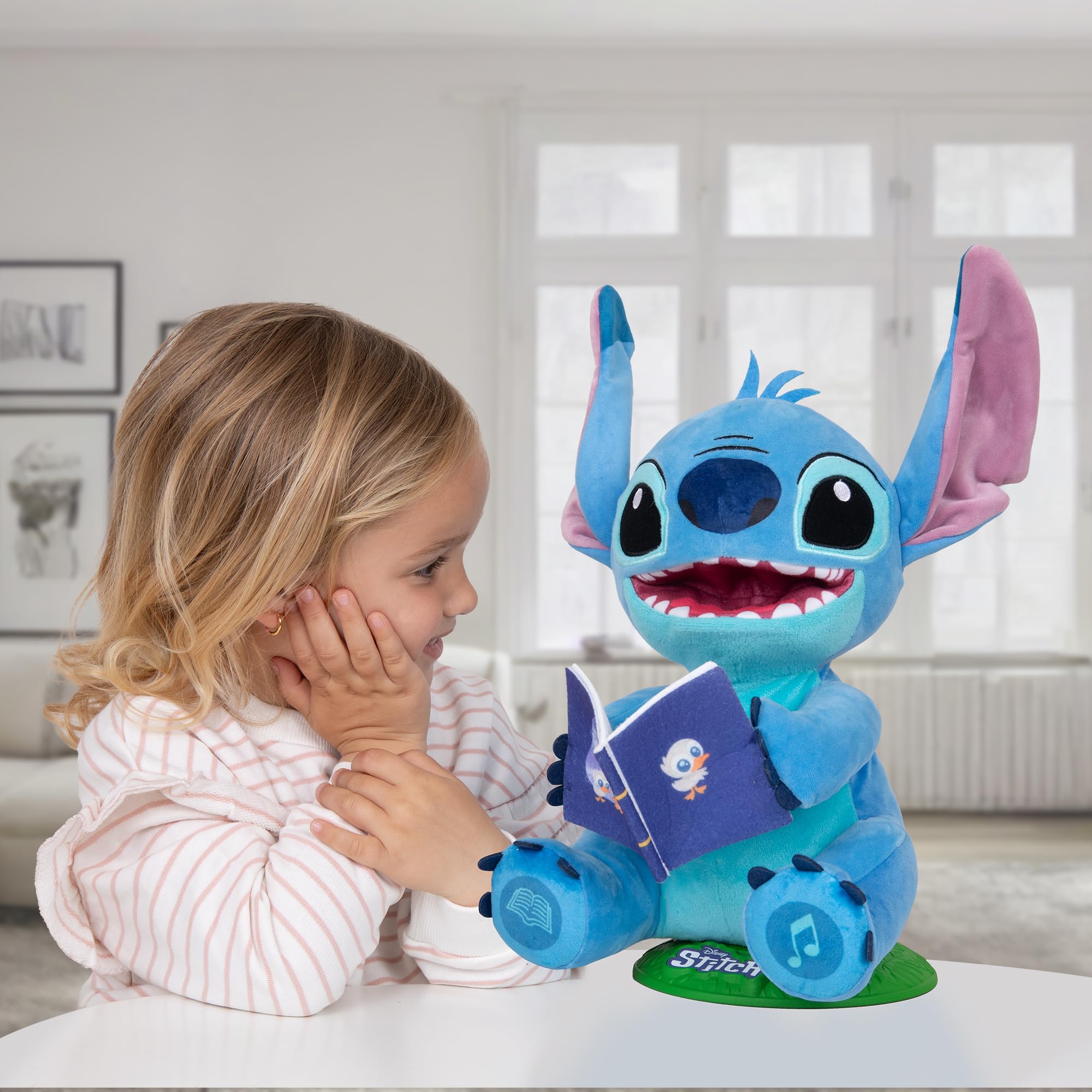 IMC Toys Stitch Storyteller peluche interattivo canta storie