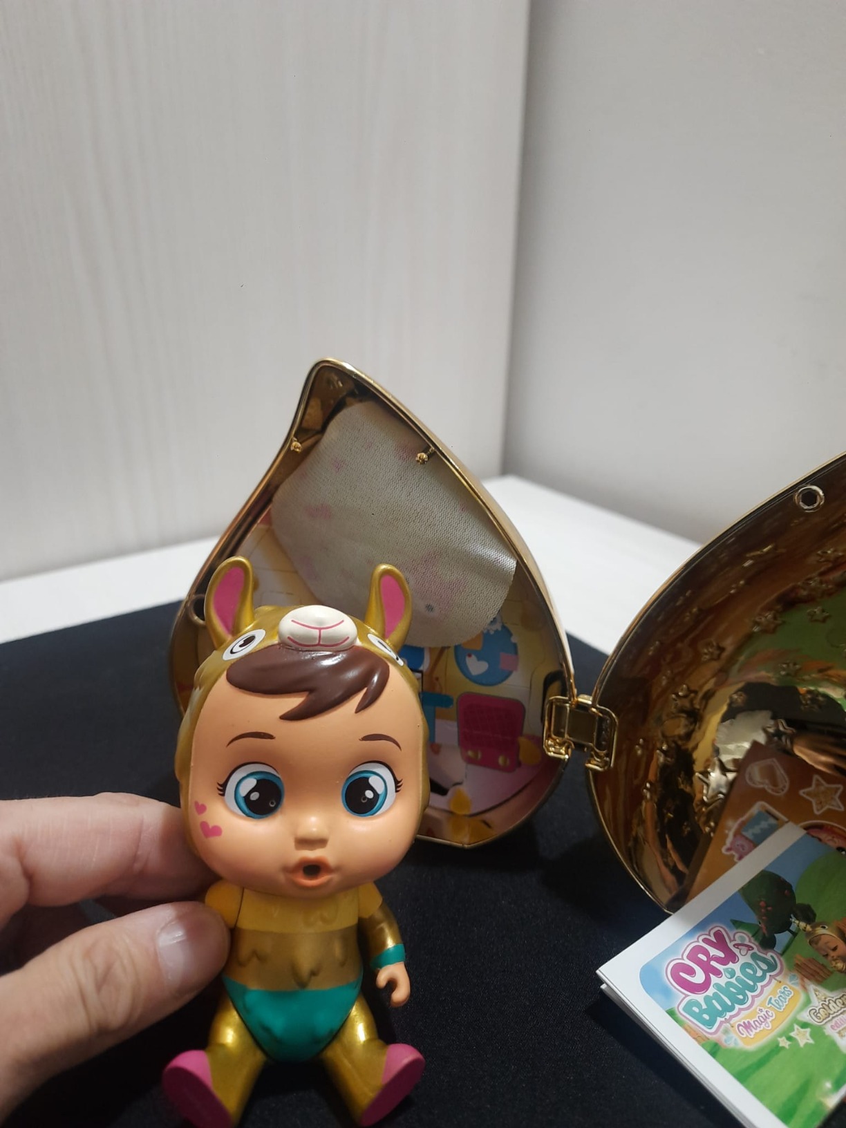 Cry Babies Magic Tears Golden mini bambola casetta oro 13 cm