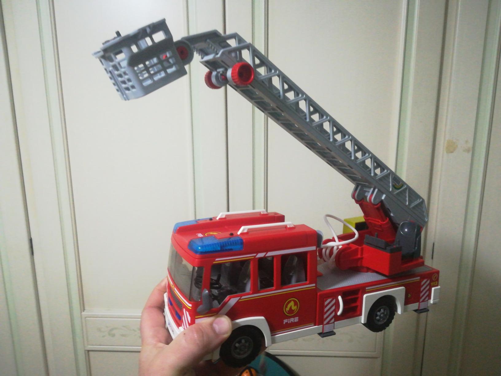 PLAYMOBIL City Action 9463 autoscala pompieri con luci e suoni