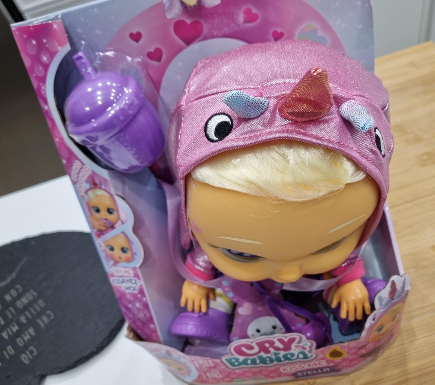 Imc Toys Cry Babies Kiss Me Stella bambola narvalo rosa arrossisce
