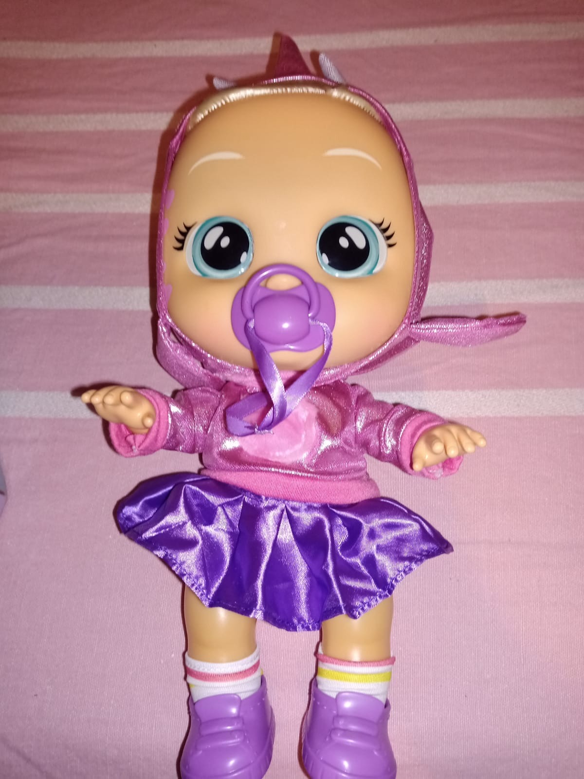 Imc Toys Cry Babies Kiss Me Stella bambola narvalo rosa arrossisce
