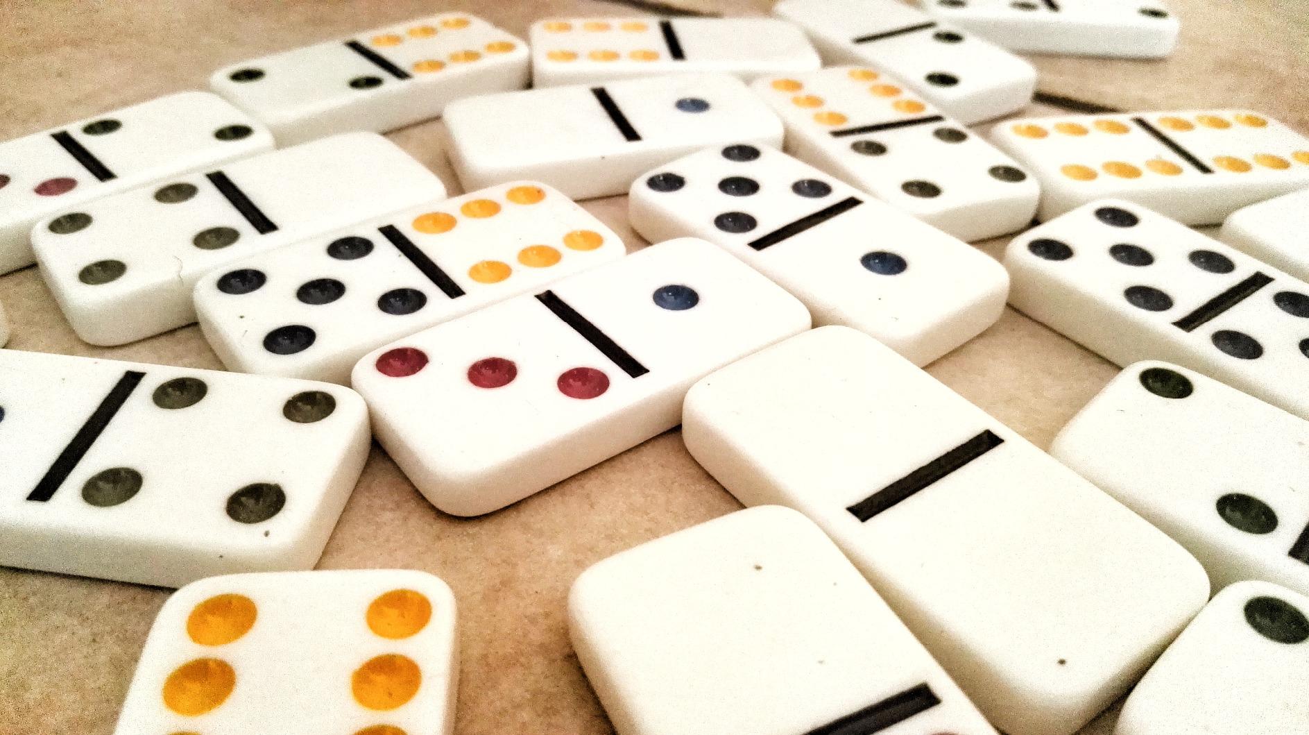 Spin Master Classic Games Domino Viaggio scatola metallo