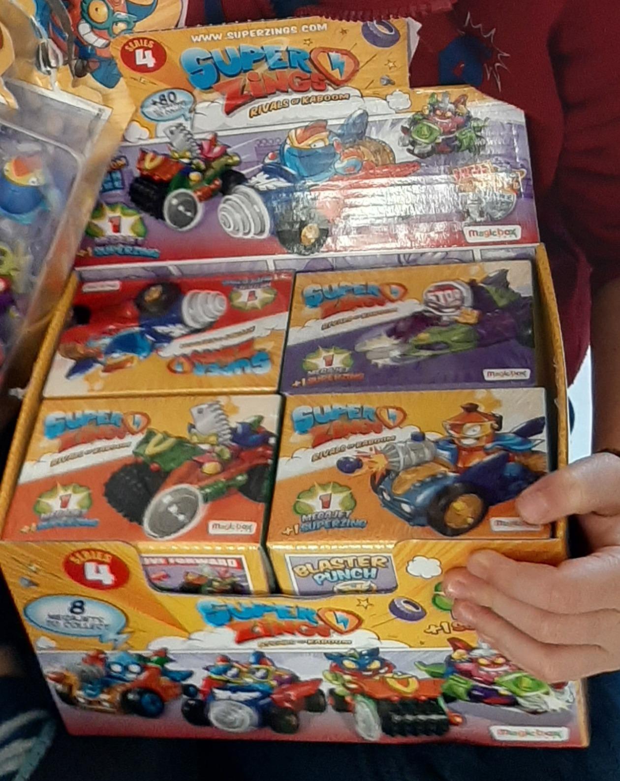 Superthings Serie 4 MegaJet veicoli 8 pack con figure