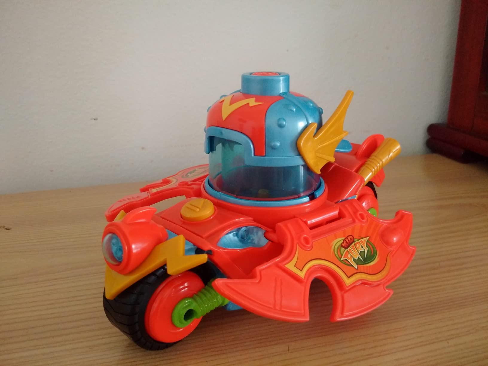 Superthings Speed Fury veicolo Kid Fury con spinner