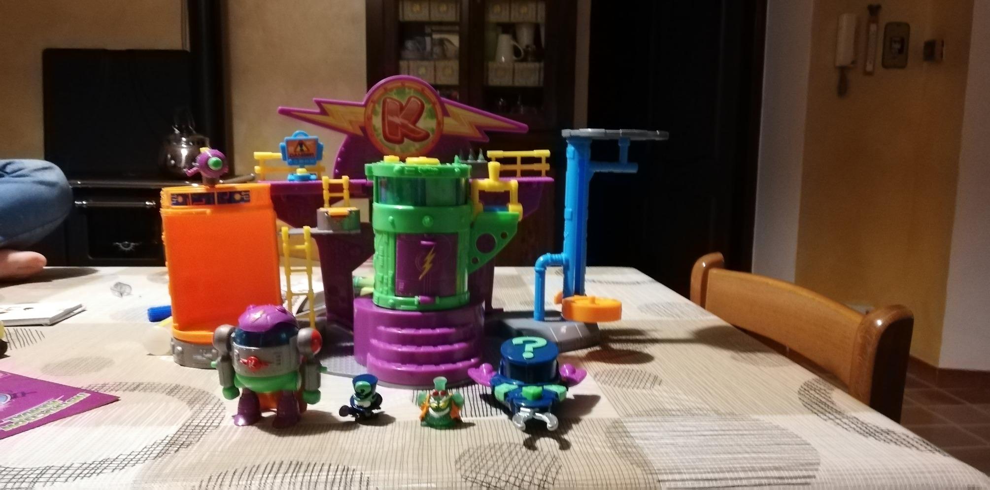 SuperThings Kazoom Lab Battle Laboratorio Playset con Robot