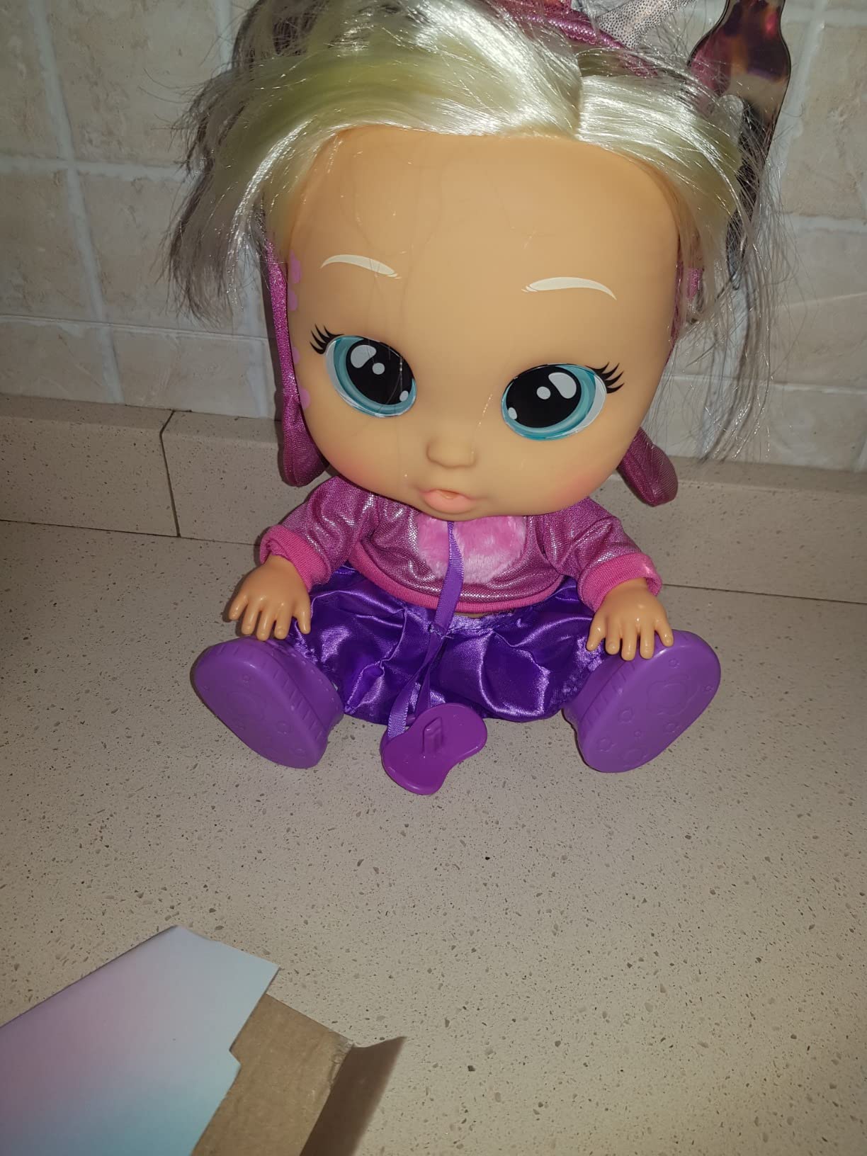 Imc Toys Cry Babies Kiss Me Stella bambola narvalo rosa arrossisce