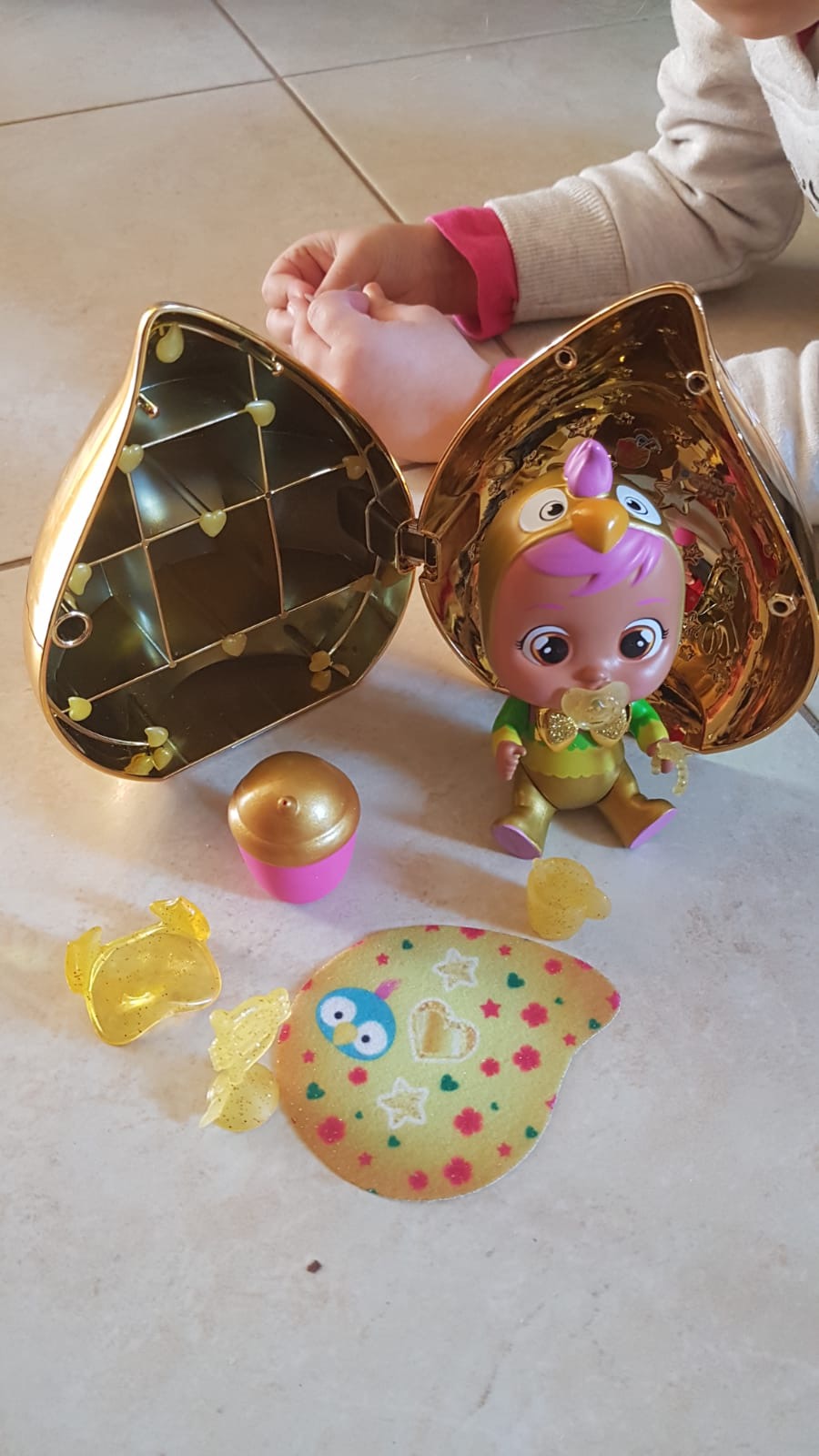 Cry Babies Magic Tears Golden mini bambola casetta oro 13 cm