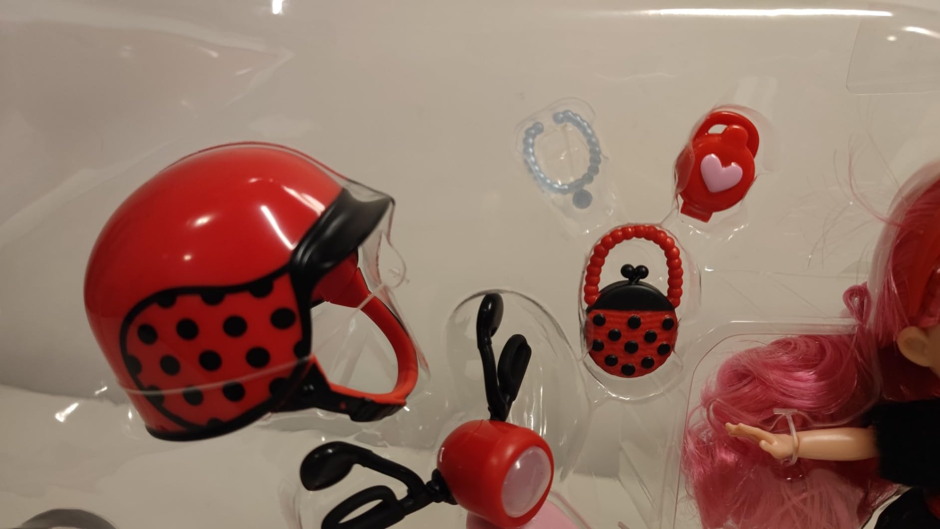 BFF by Cry Babies Lady bambola con scooter e 10 accessori