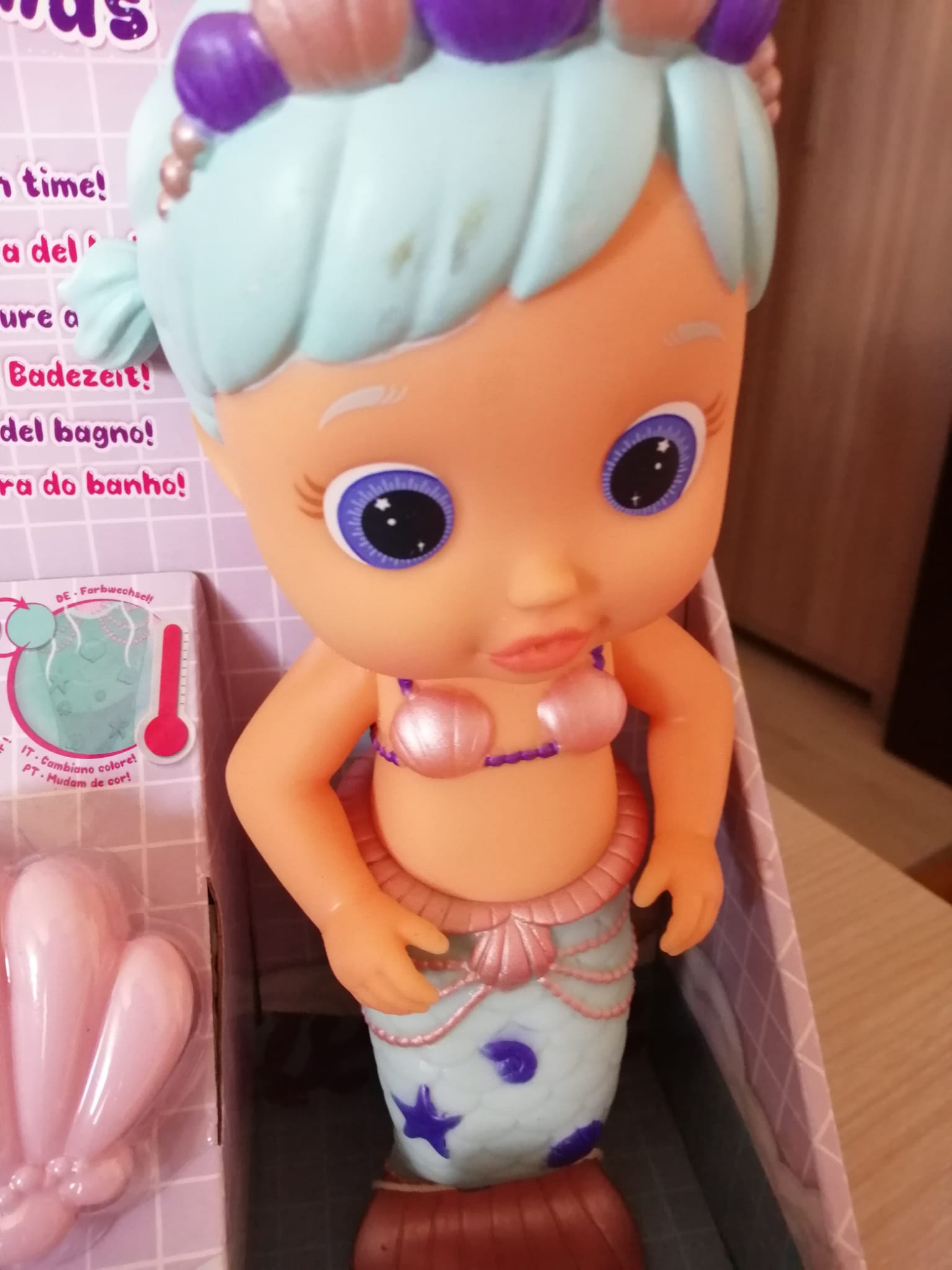 Imc Toys Bloopies Sirenetta Lovely bambola sirena bagnetto coda cambia colore