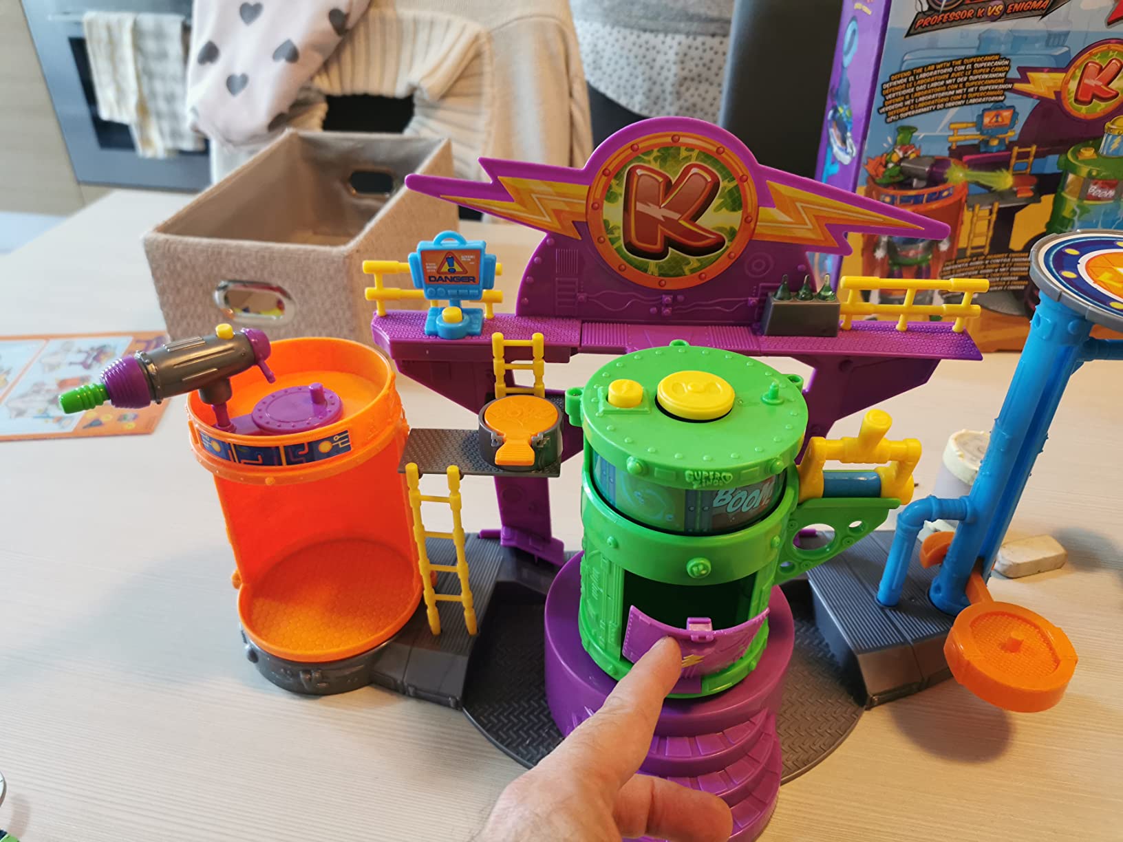 SuperThings Kazoom Lab Battle Laboratorio Playset con Robot