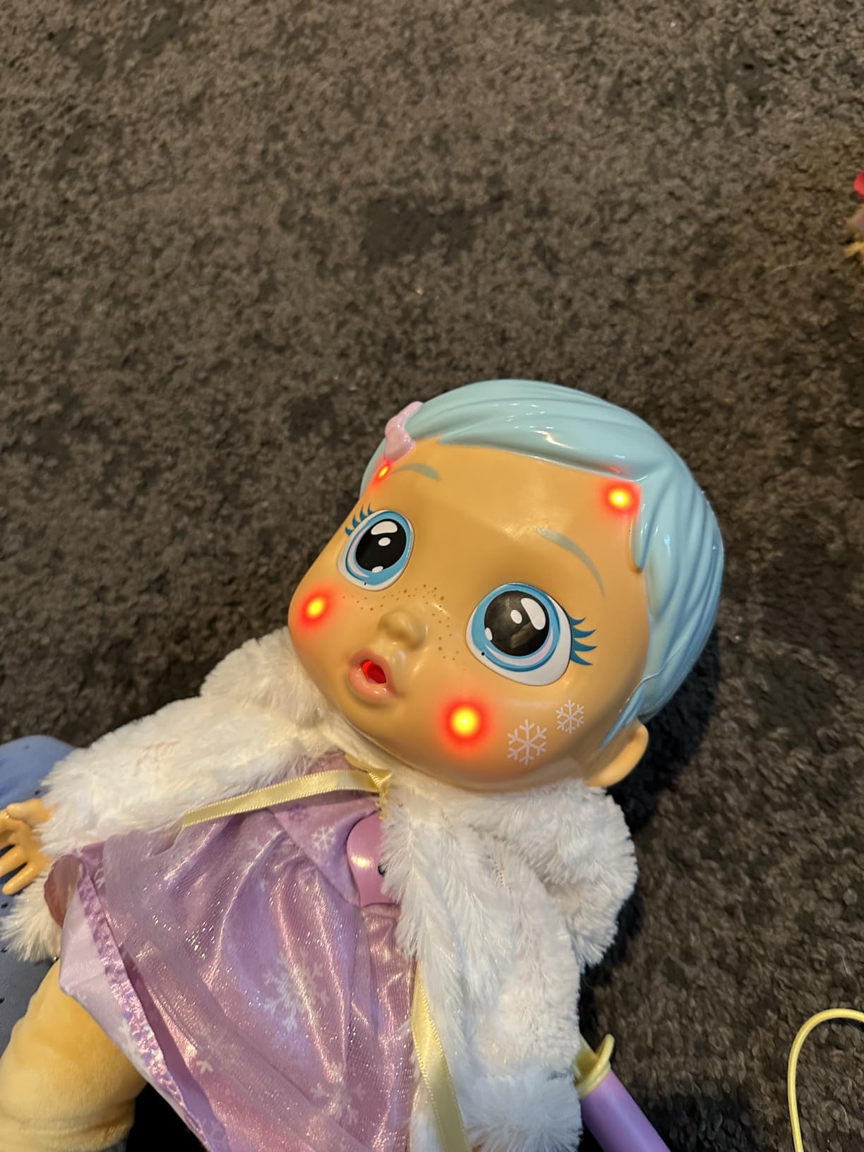 Cry Babies Dressy Kristal Bambola Interattiva che Piange