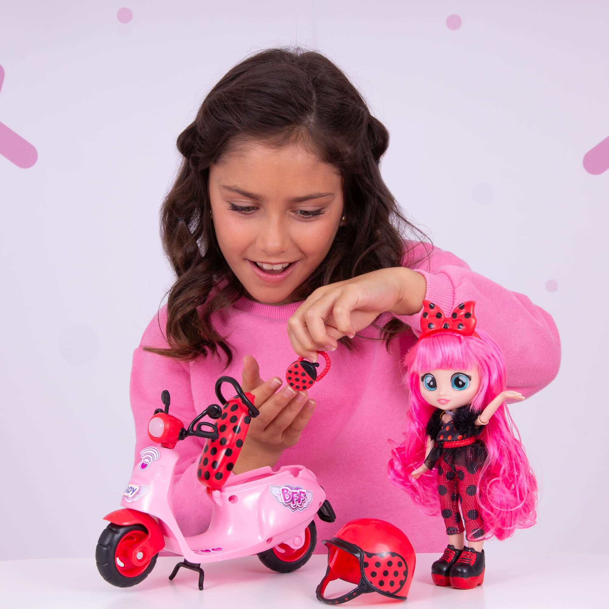 BFF by Cry Babies Lady bambola con scooter e 10 accessori