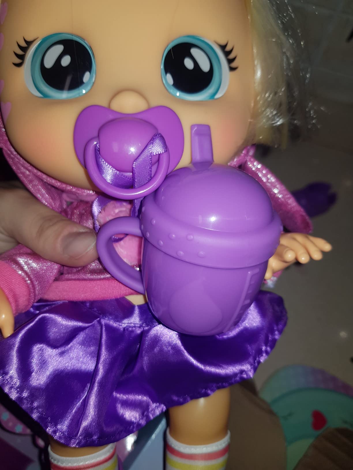 Imc Toys Cry Babies Kiss Me Stella bambola narvalo rosa arrossisce
