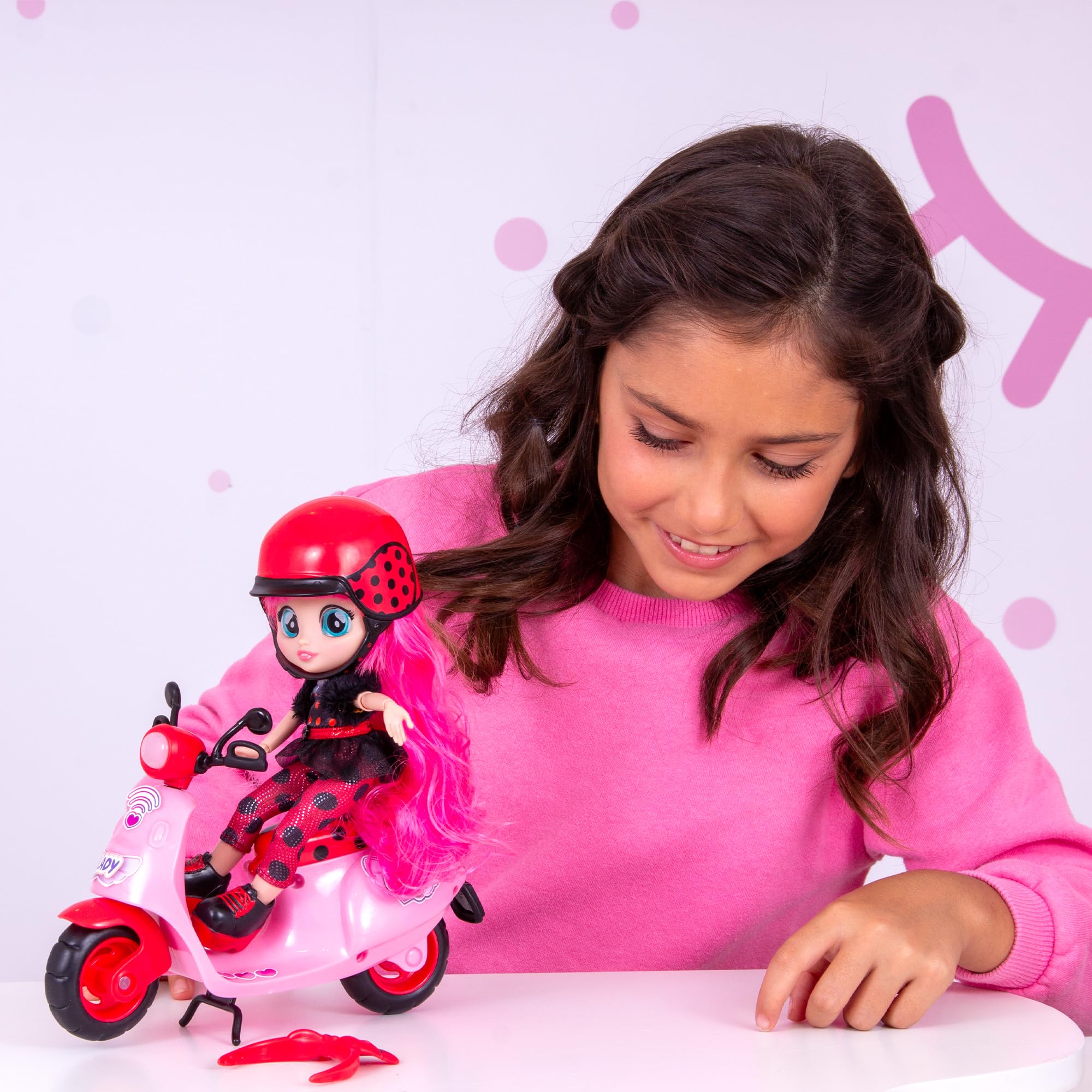 BFF by Cry Babies Lady bambola con scooter e 10 accessori