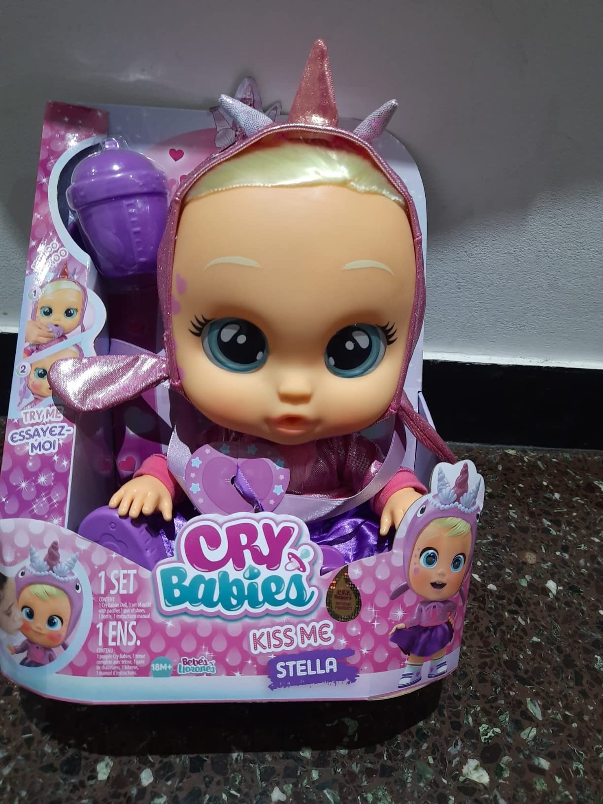Imc Toys Cry Babies Kiss Me Stella bambola narvalo rosa arrossisce