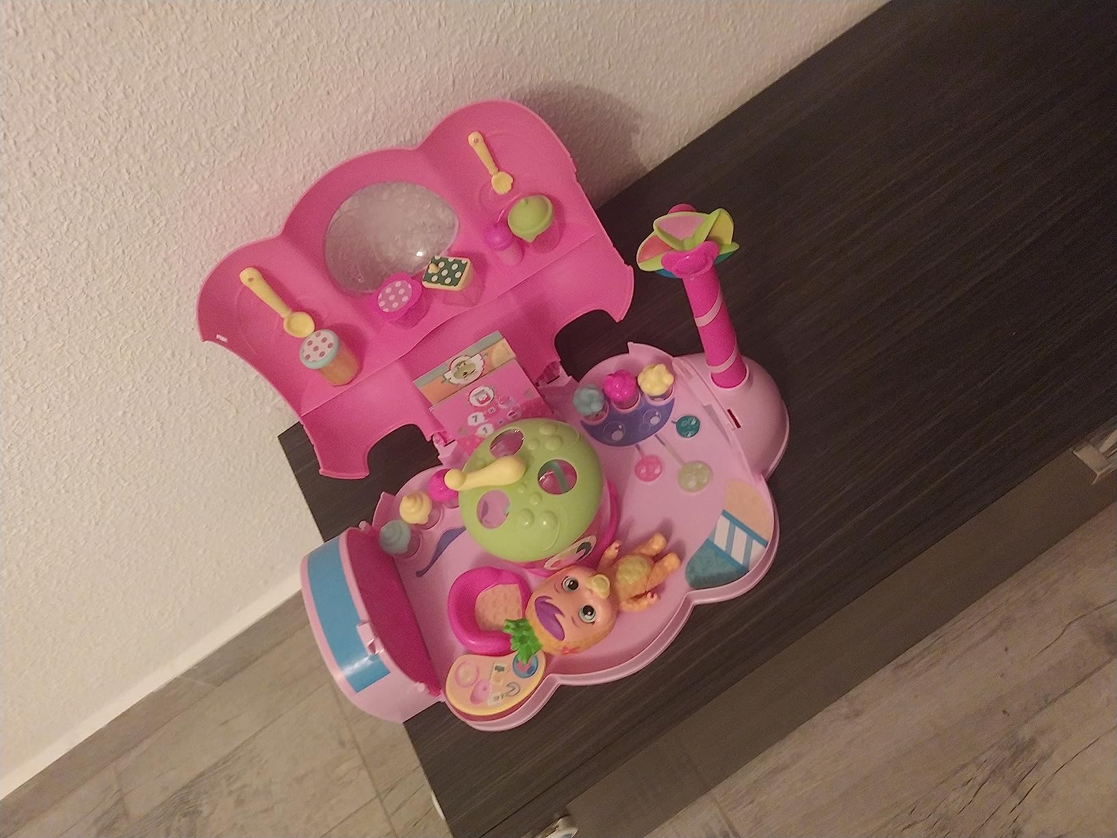 Cry Babies Magic Tears Fabbrica di Pia playset con bambola
