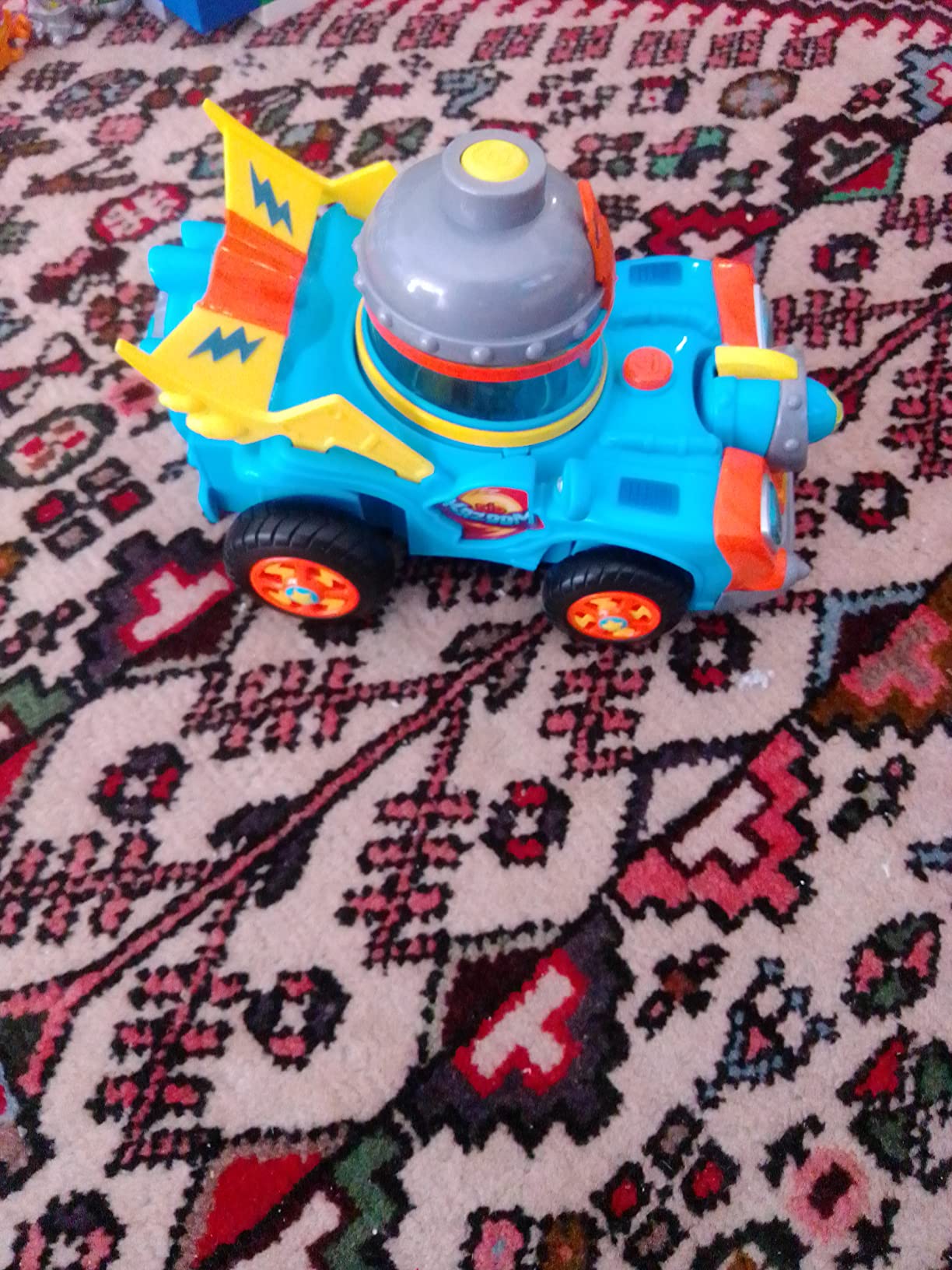 Superthings Kazoom Racer veicolo Kid Kazoom lanciatore spinner