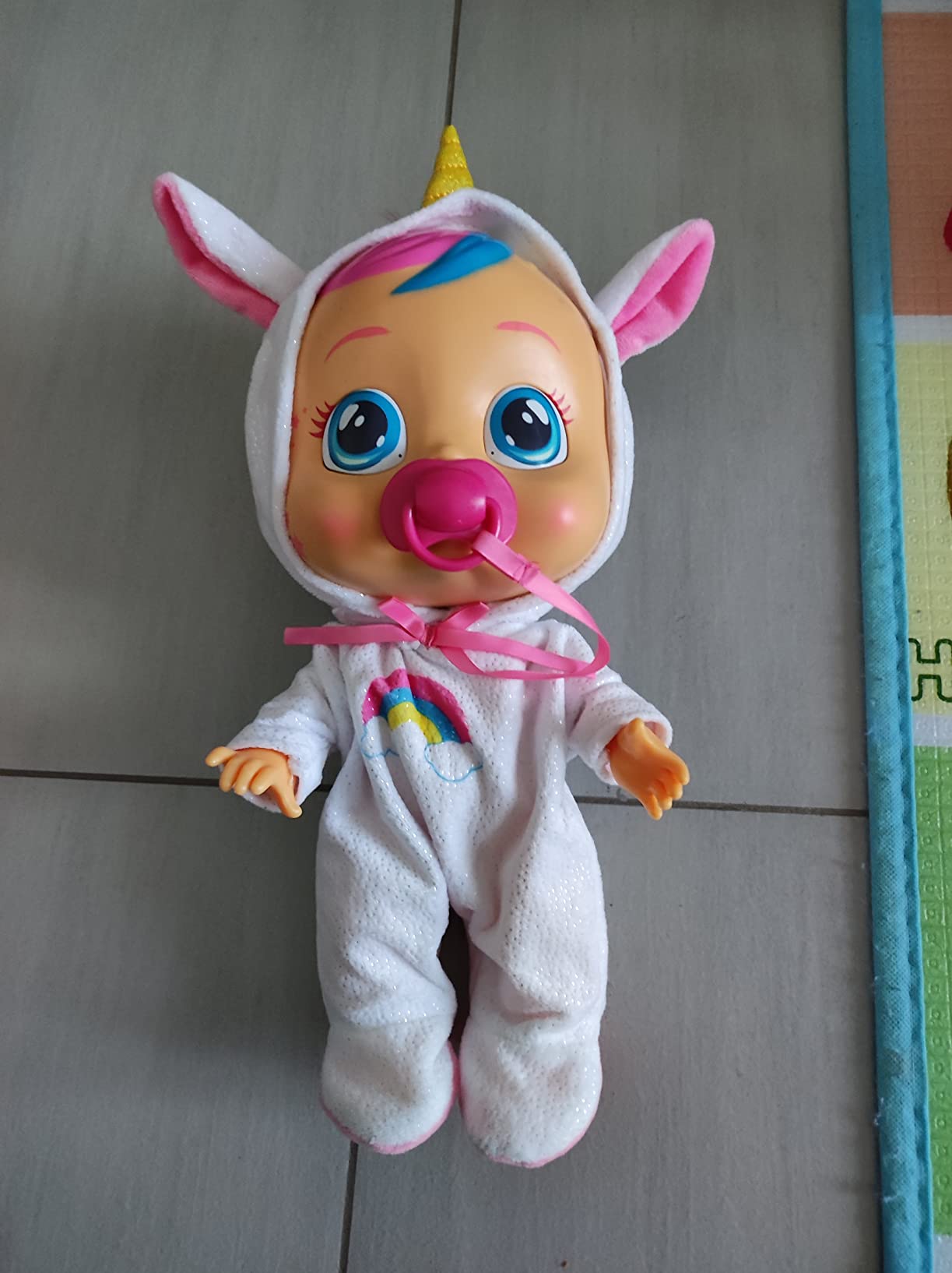 Cry Babies Coney bambola interattiva con lacrime vere Coney 30 cm